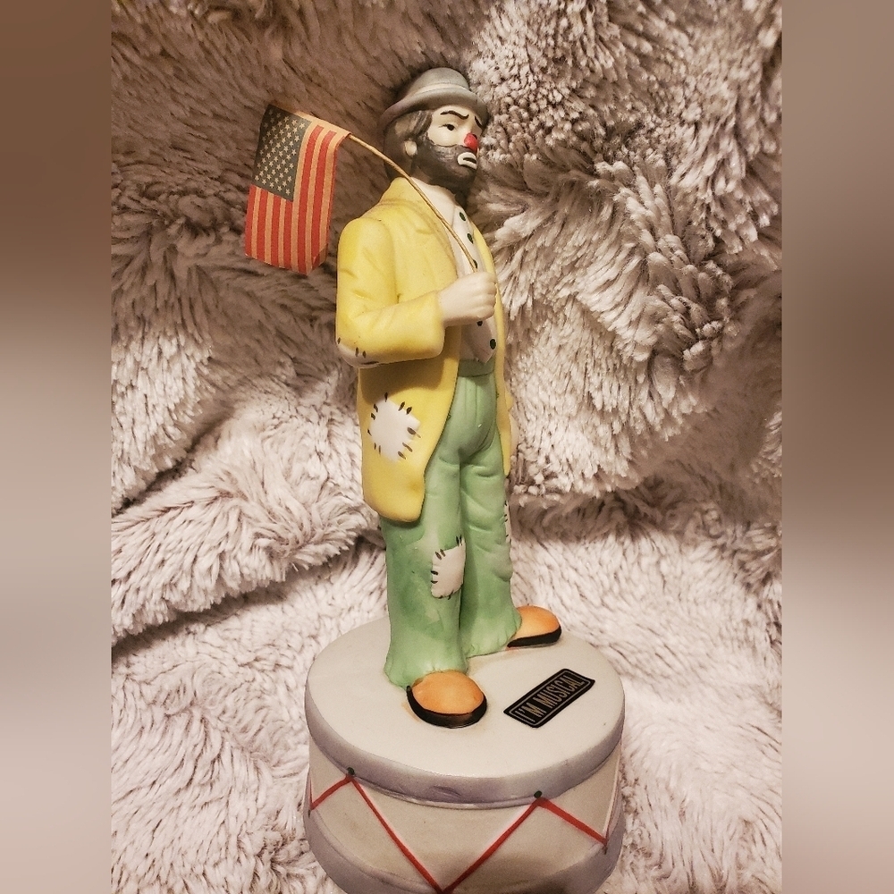 Emmett Kelly, Jr. Clown w/American Flag Flambro Emmet Kelly, Jr. Collection